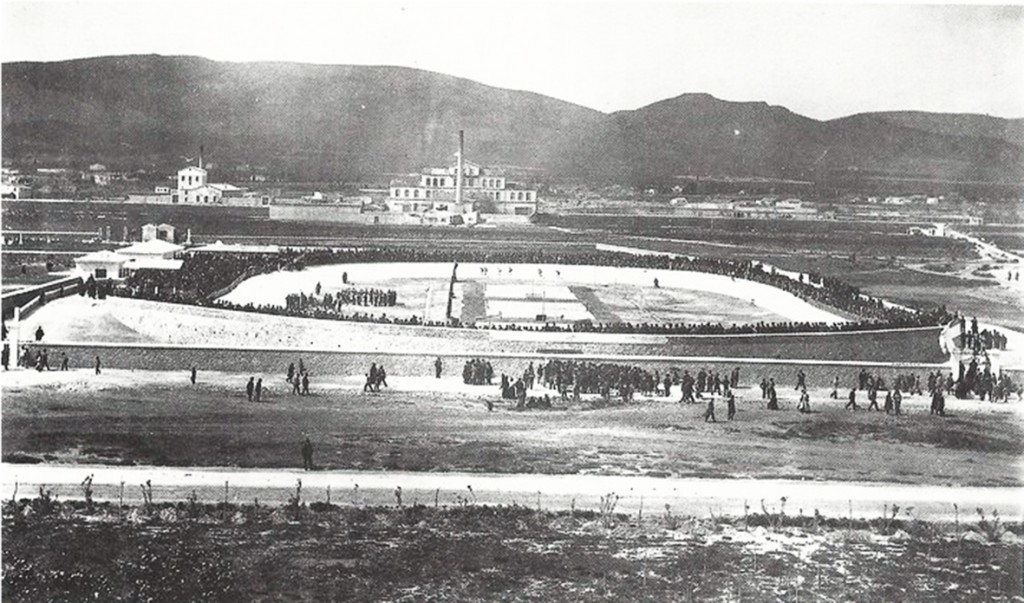 To ποδηλατοδρόμιο της Αθήνας το 1896. Σήμερα είναι το Στάδιο Καραϊσκάκη.